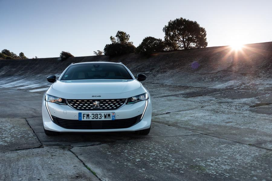  Peugeot 508 SW GT HYBRID 2019 года  (WW) (фото 16 из 40)